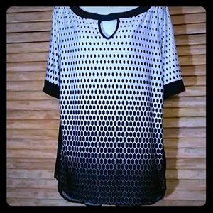NWOT SHORT-SLEEVE BLK/WHT TUNIC